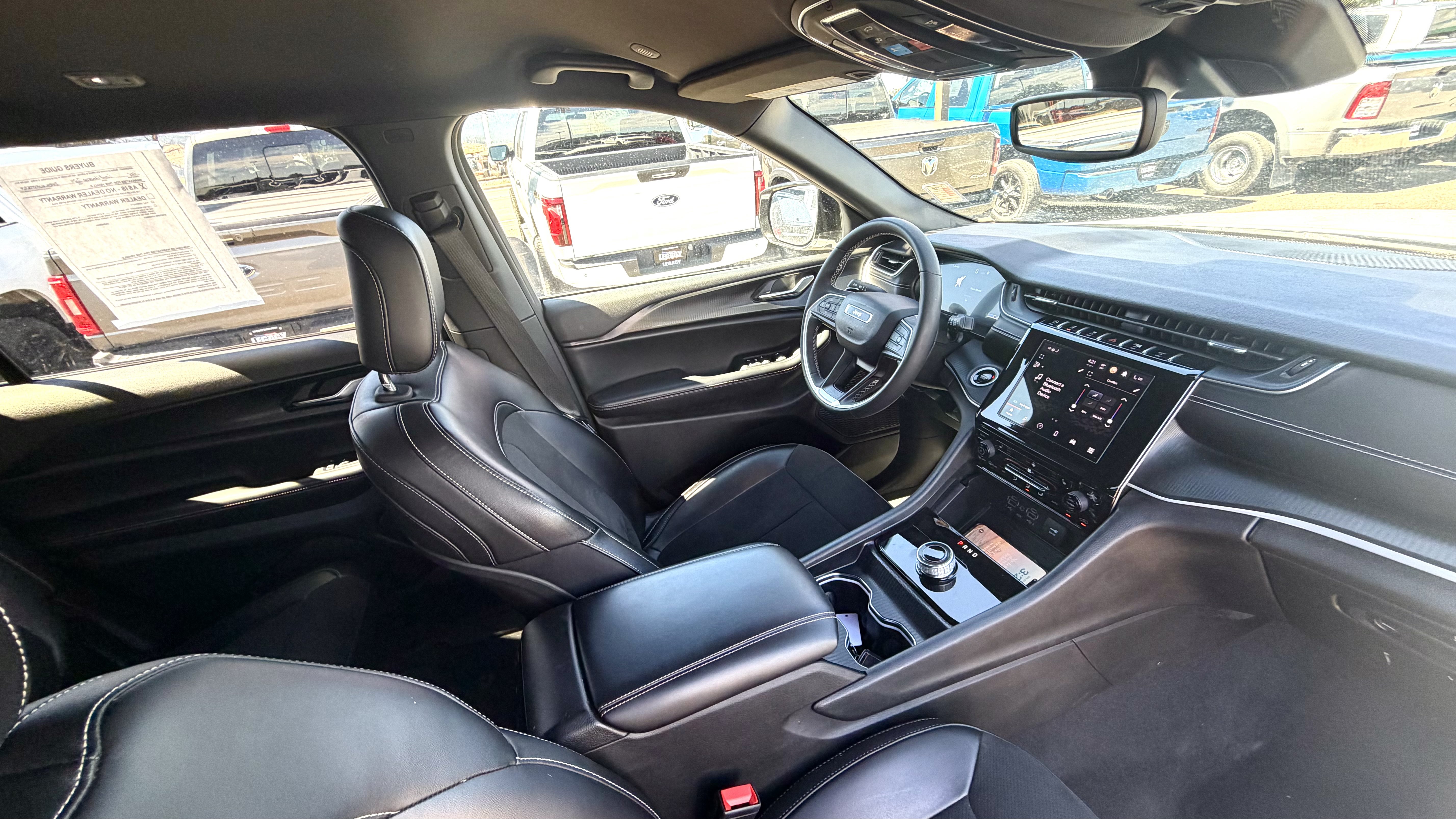 Used 2024 Jeep Grand Cherokee L Laredo AWD/4WD image 10