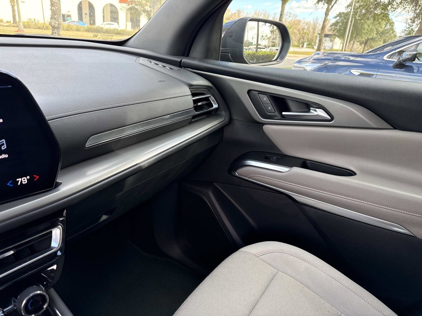 Used 2025 Chevrolet Traverse LT image 24