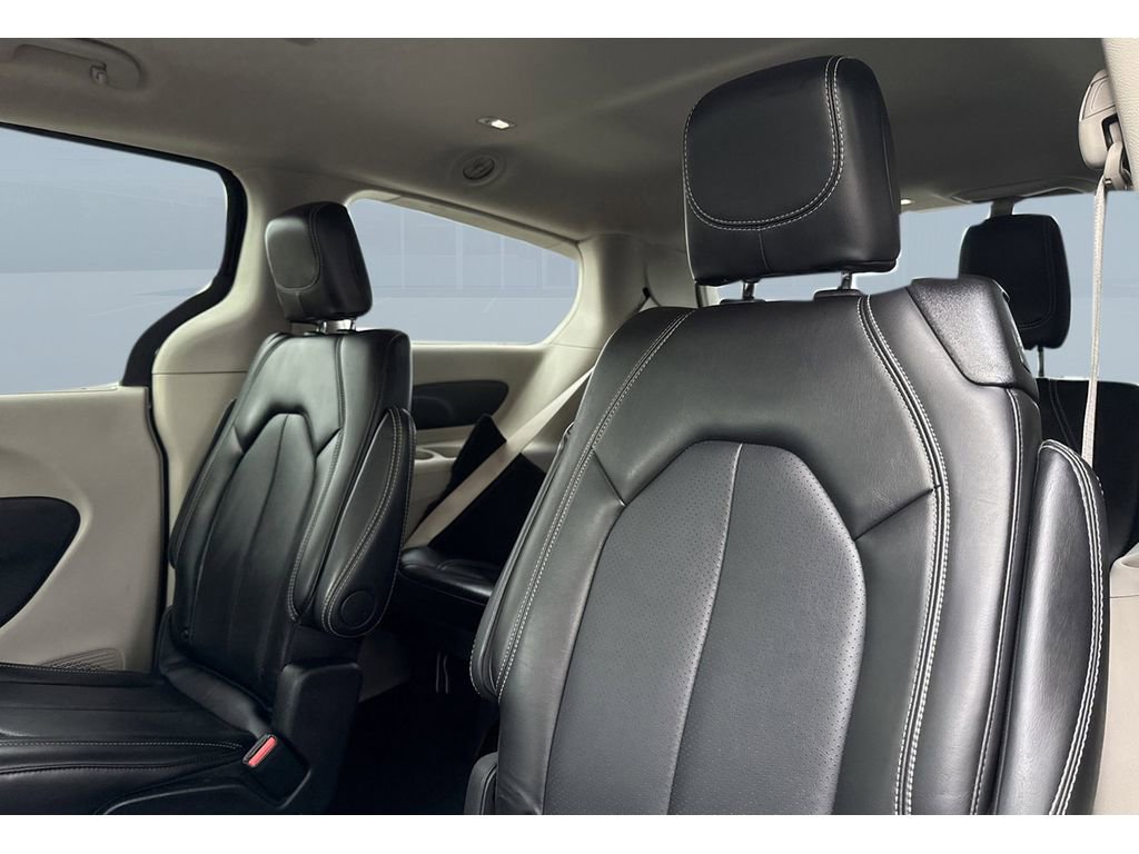 Used 2024 Chrysler Pacifica Touring-L image 20