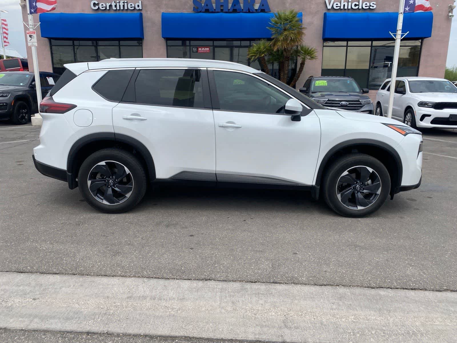 Used 2024 Nissan Rogue SV w/ SV Premium Package AWD/4WD image 5
