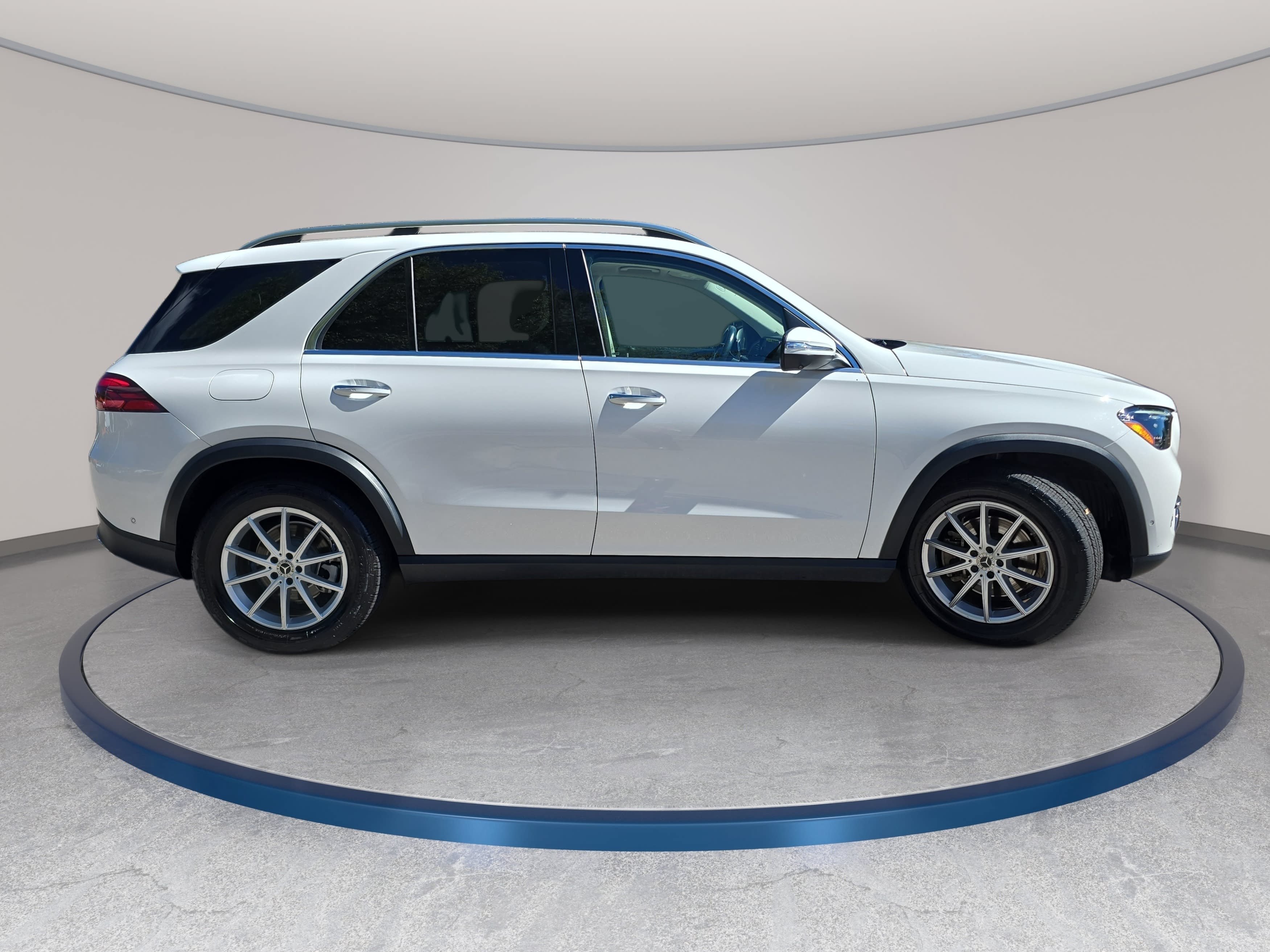 Used 2024 Mercedes-Benz GLE 350 4MATIC image 4