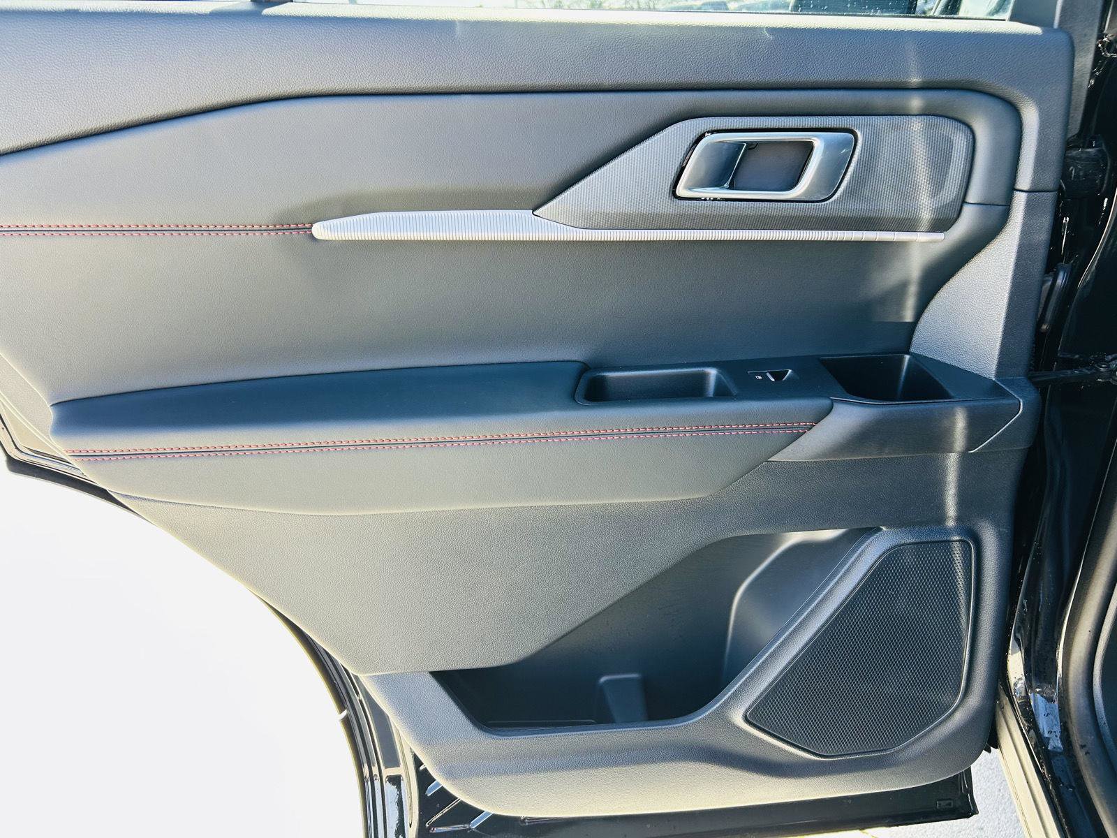 Used 2025 Ford Explorer ST-Line w/ Premium Package image 31