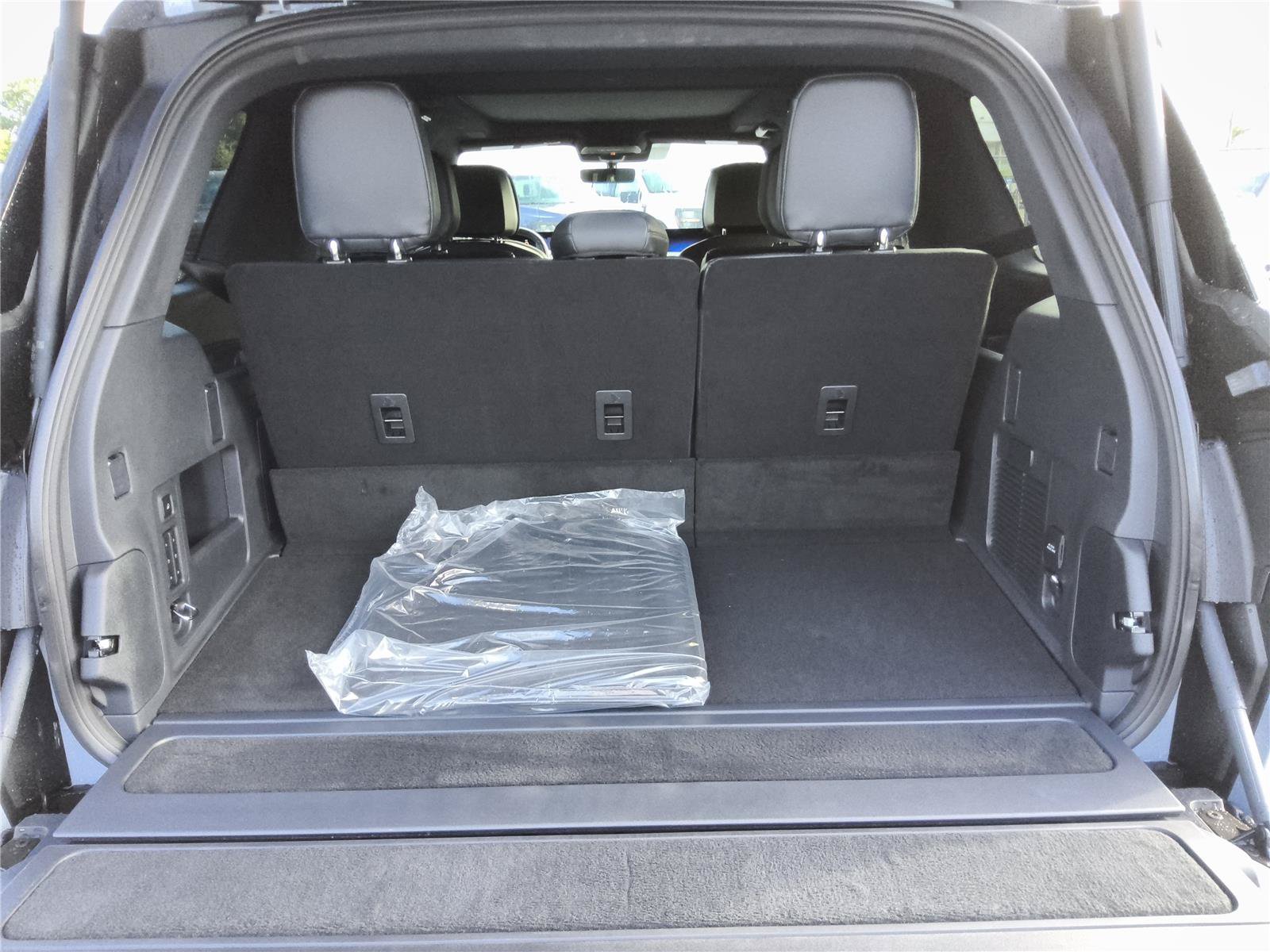 New 2027 Lincoln Navigator Reserve w/ Jet Appearance Package AWD/4WD image 5