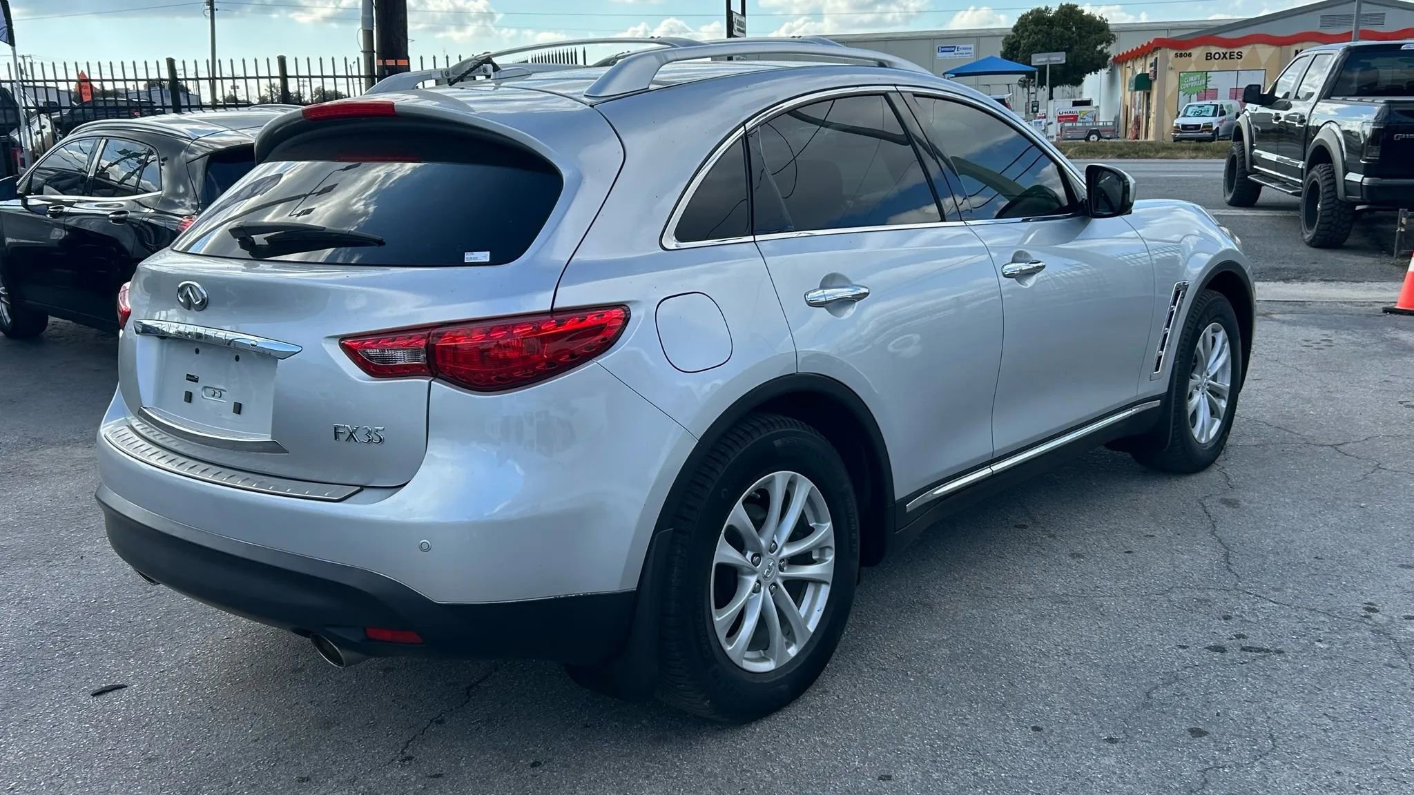 Used 2012 INFINITI FX35 2WD w/ Premium Pkg image 6