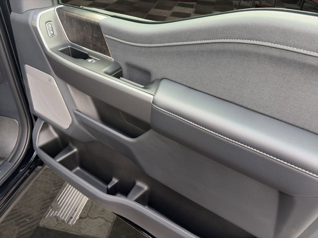 New 2026 Ford F250 Lariat w/ Black Appearance Package image 11