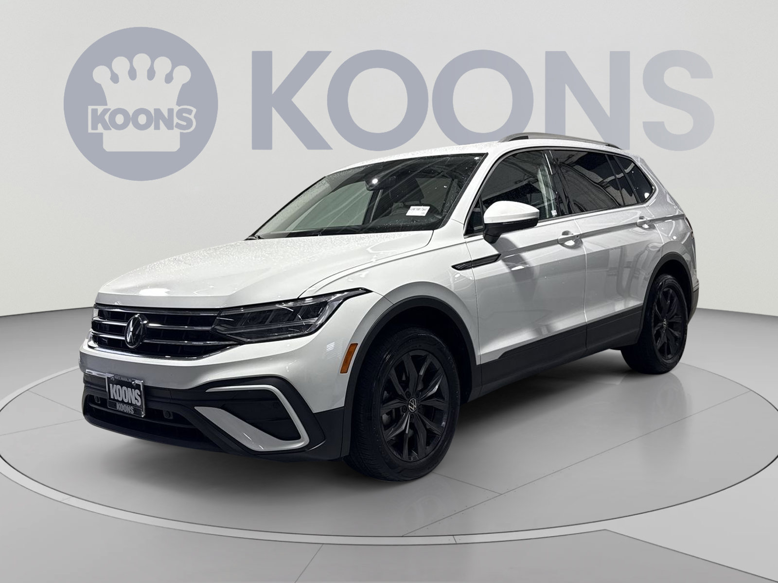 Used 2024 Volkswagen Tiguan SE w/ Panoramic Sunroof Package AWD/4WD image 5