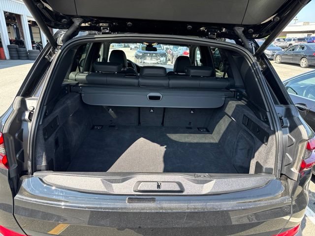 Used 2022 BMW X5 xDrive40i w/ Parking Assistance Package AWD/4WD image 17