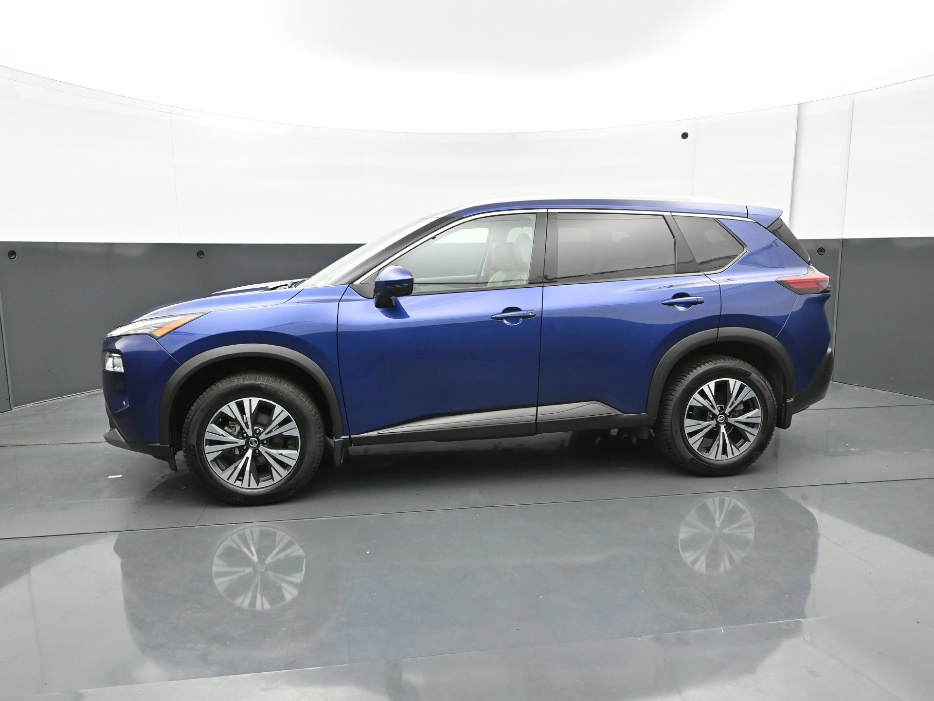 Used 2021 Nissan Rogue SV w/ Premium Package AWD/4WD image 3