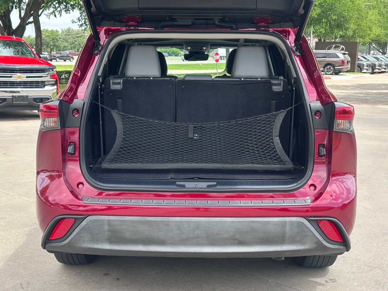 Used 2022 Toyota Highlander XLE image 16