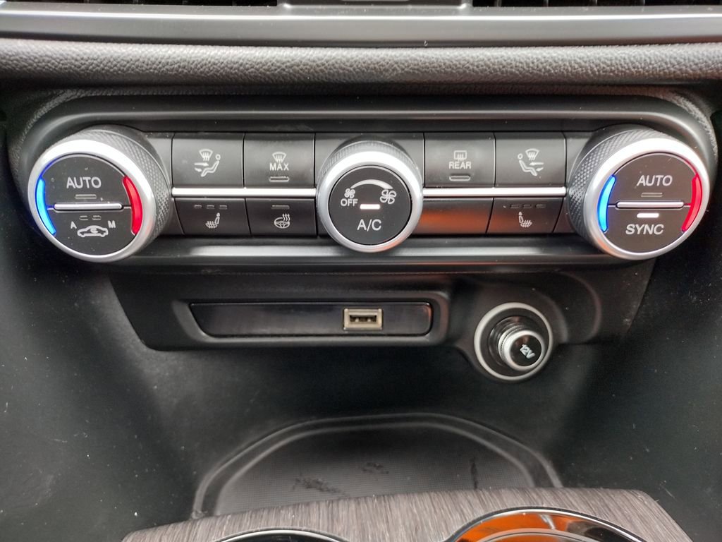 Used 2022 Alfa Romeo Giulia Ti image 28