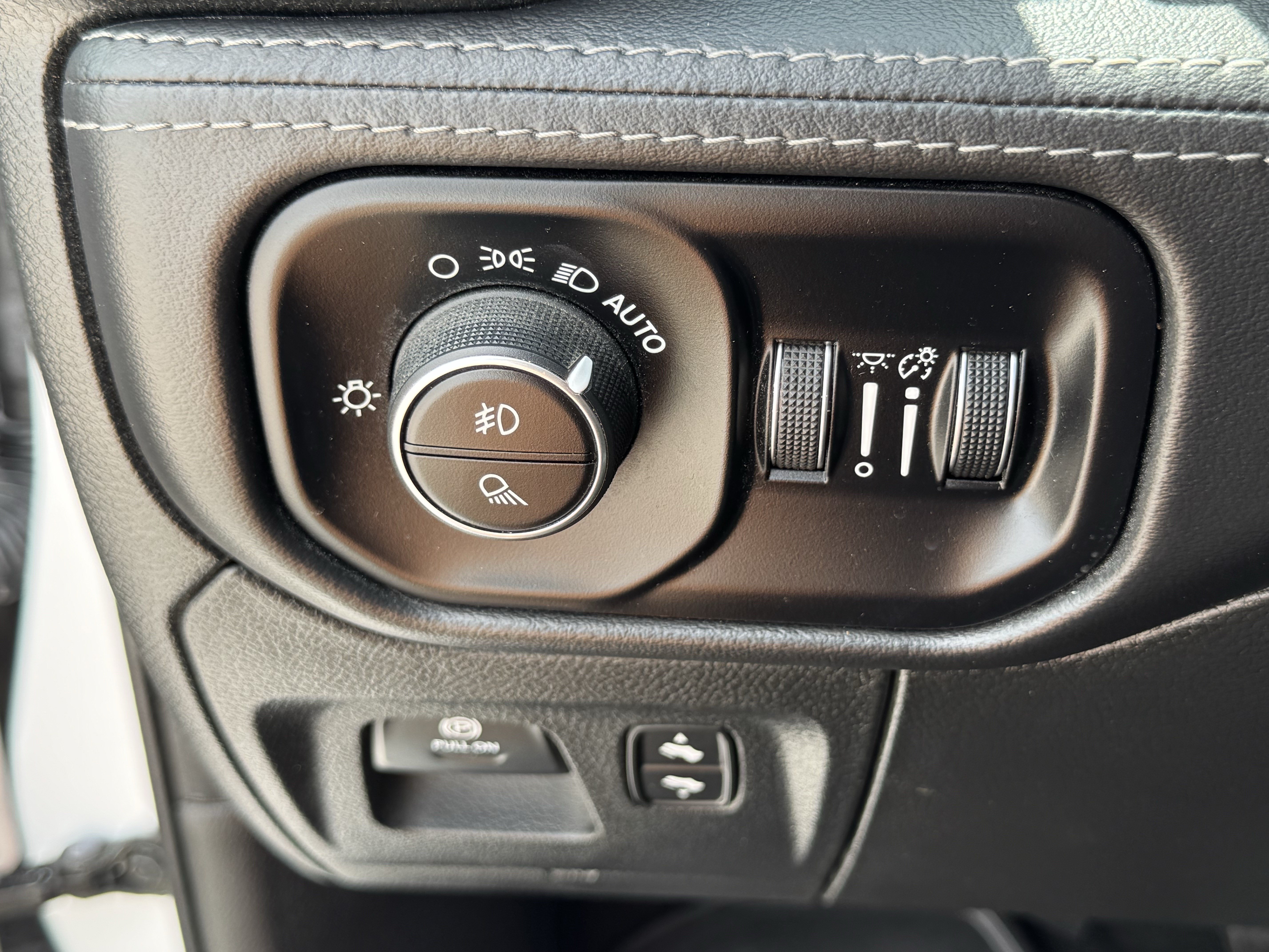 Used 2024 RAM 1500 Limited AWD/4WD image 25