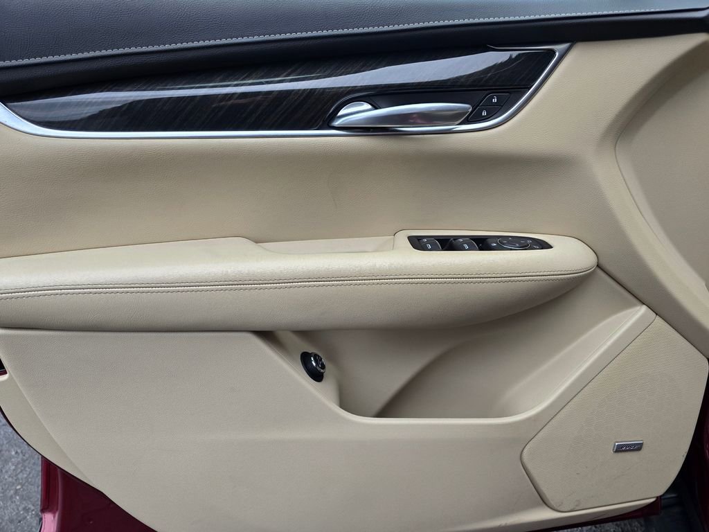 Used 2018 Cadillac XT5 FWD image 28