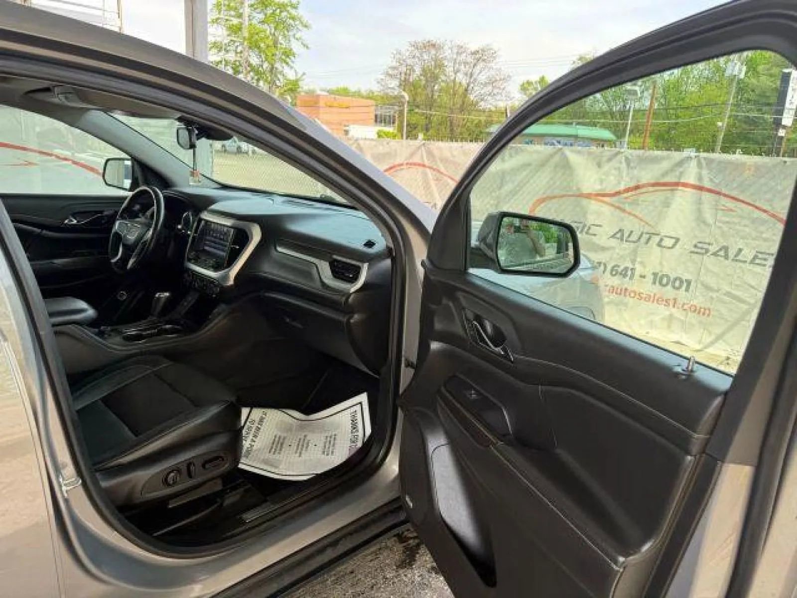 Used 2019 GMC Acadia SLT w/ LPO, Floor Liner Package image 24