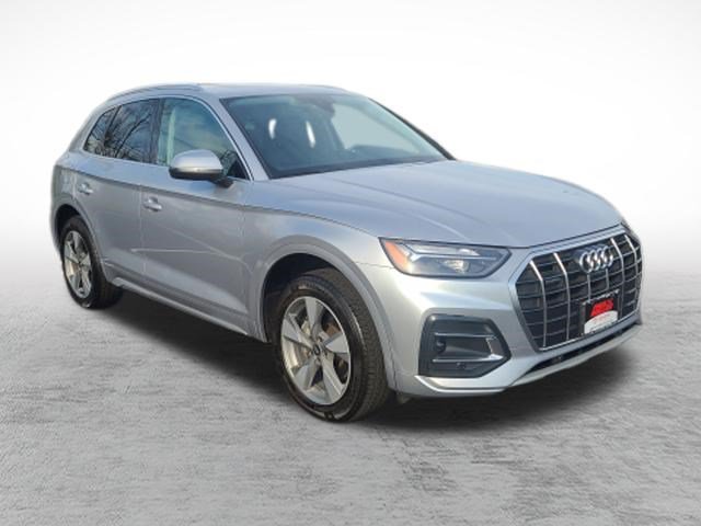 Used 2023 Audi Q5 2.0T Premium Plus w/ Premium Plus Package AWD/4WD image 3