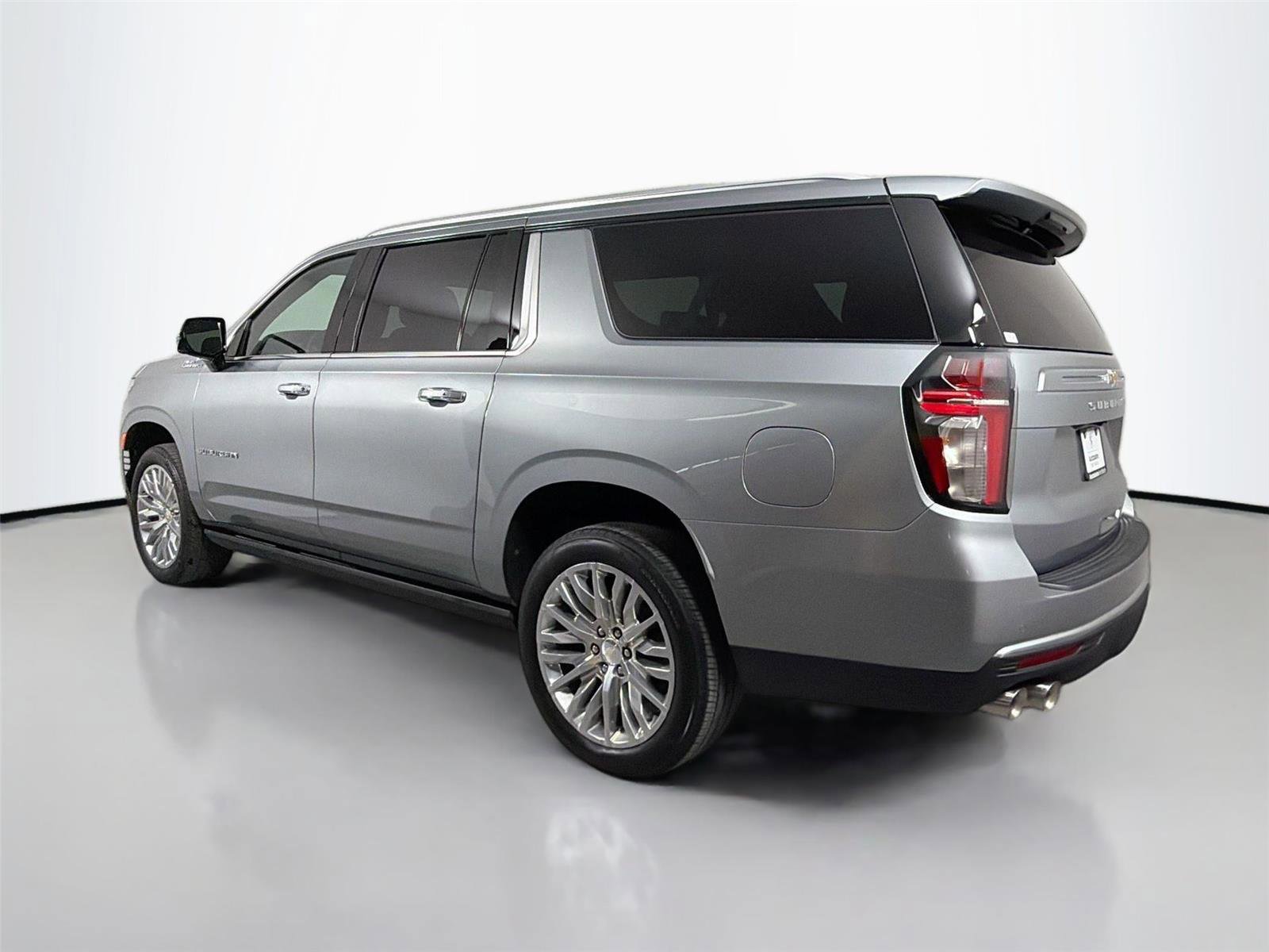 Used 2024 Chevrolet Suburban High Country image 8