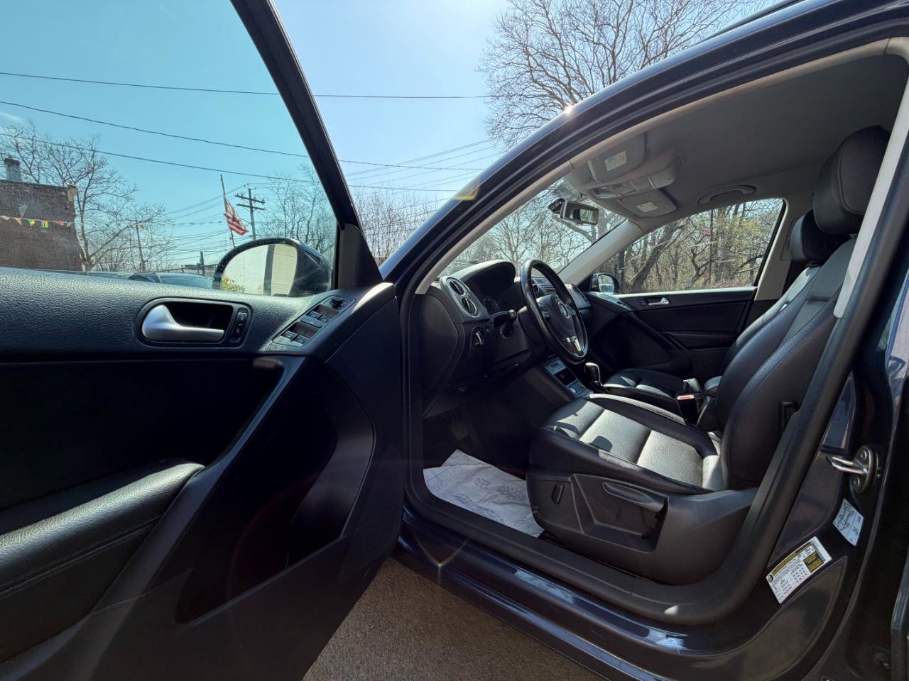 Used 2016 Volkswagen Tiguan S image 17