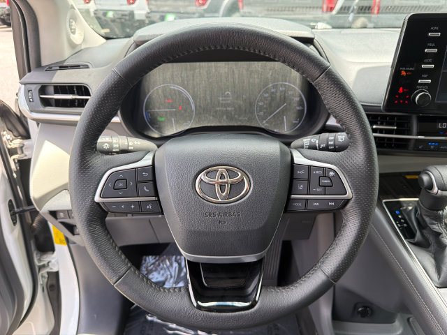 Used 2021 Toyota Sienna Limited FWD image 22