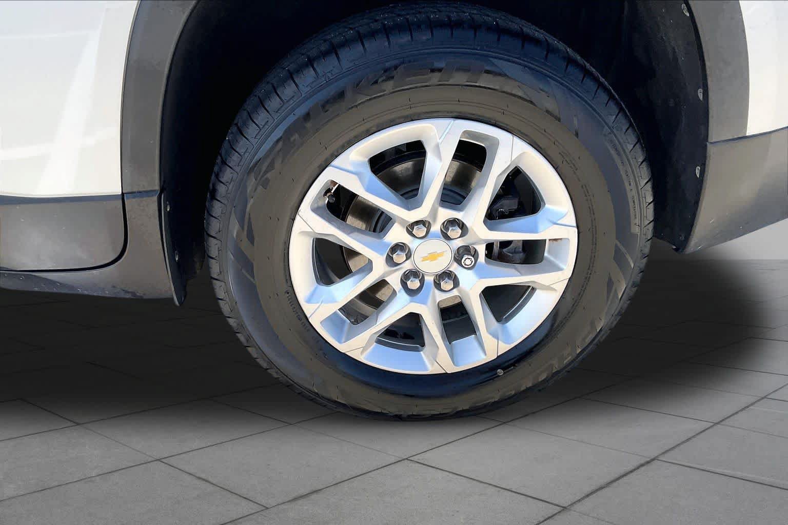 Used 2018 Chevrolet Traverse LS FWD image 10