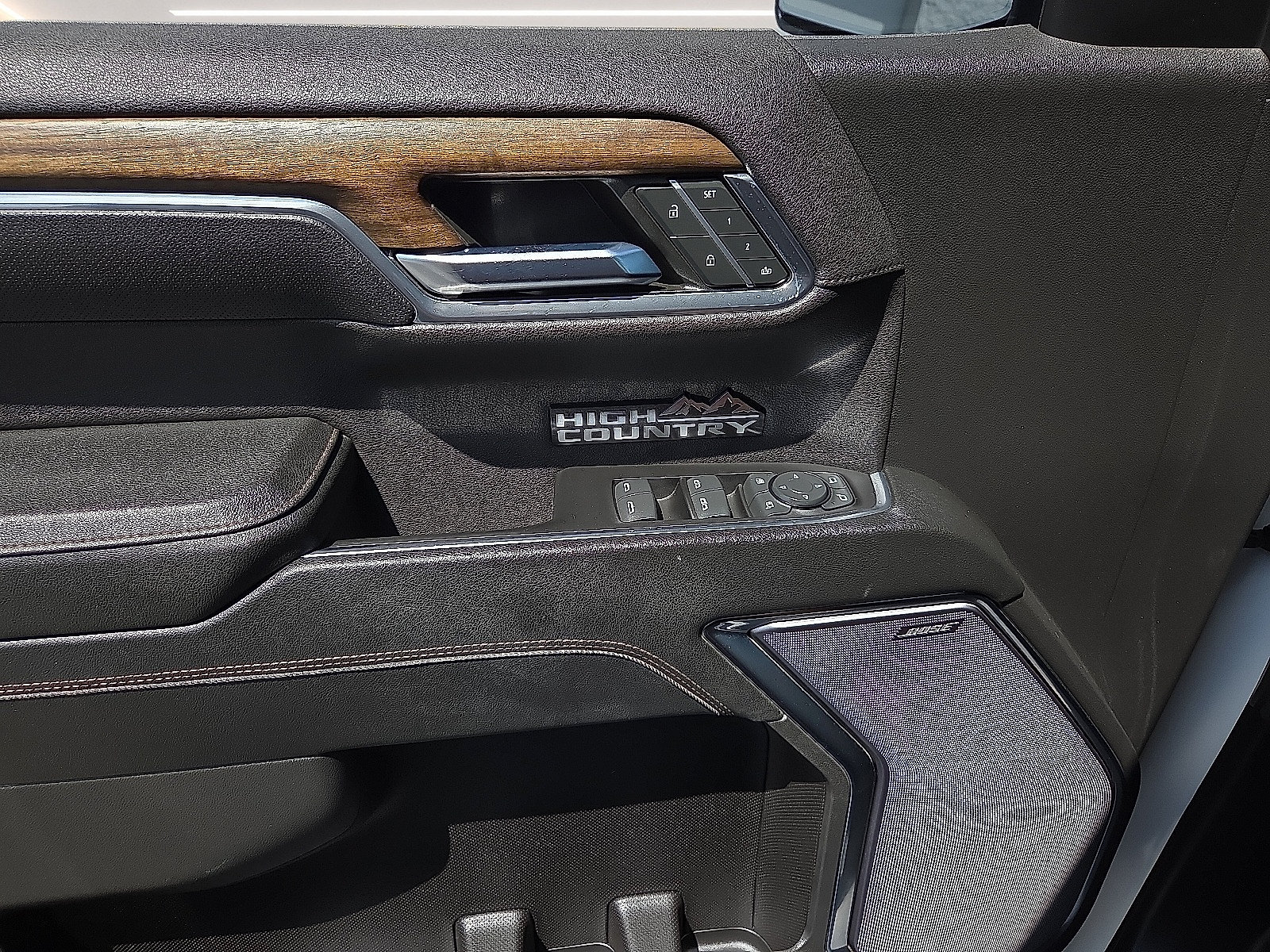 Used 2023 Chevrolet Silverado 1500 High Country w/ High Country Premium Package AWD/4WD image 25