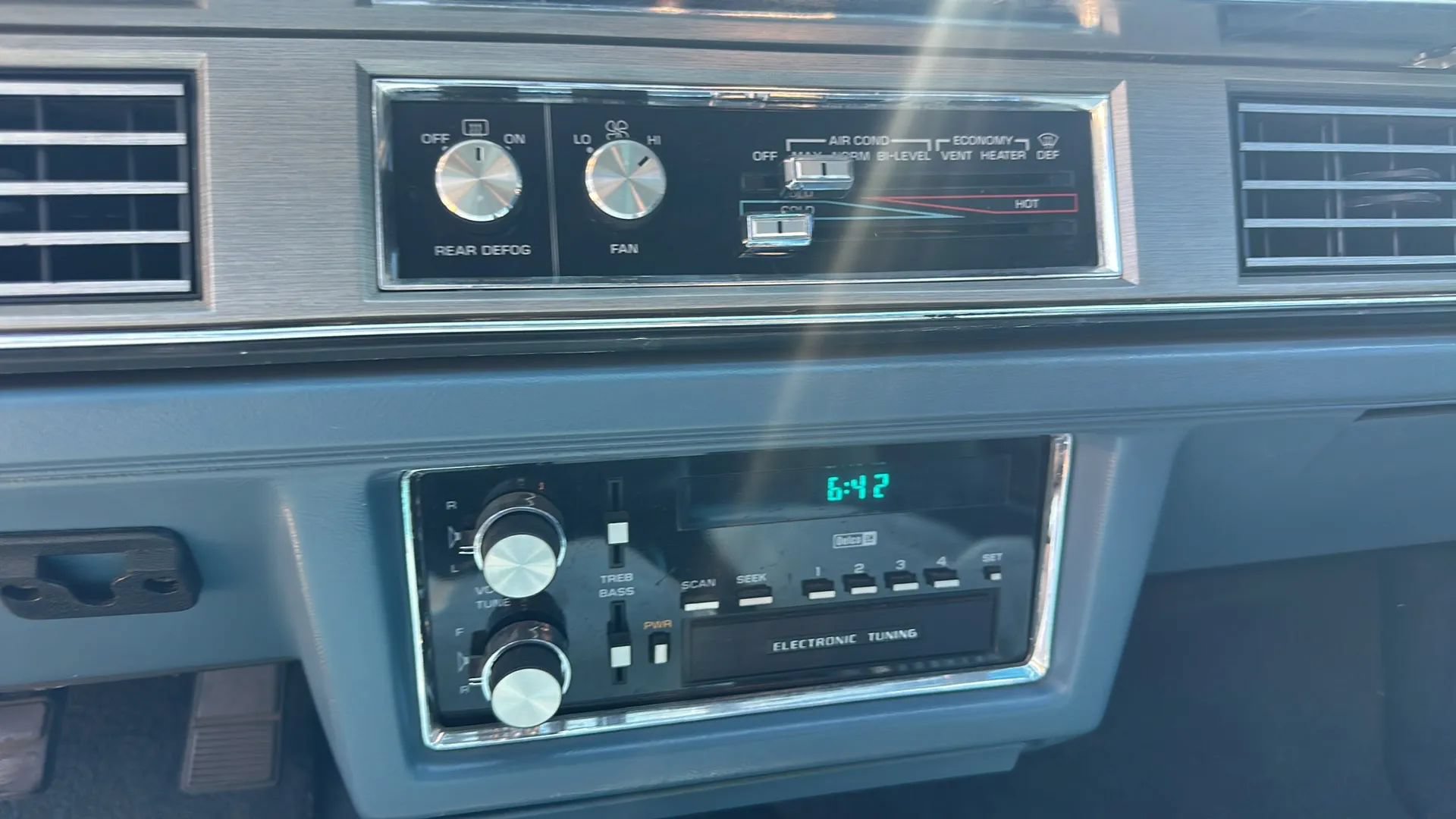 Used 1990 Oldsmobile 88 Royale Brougham FWD image 28