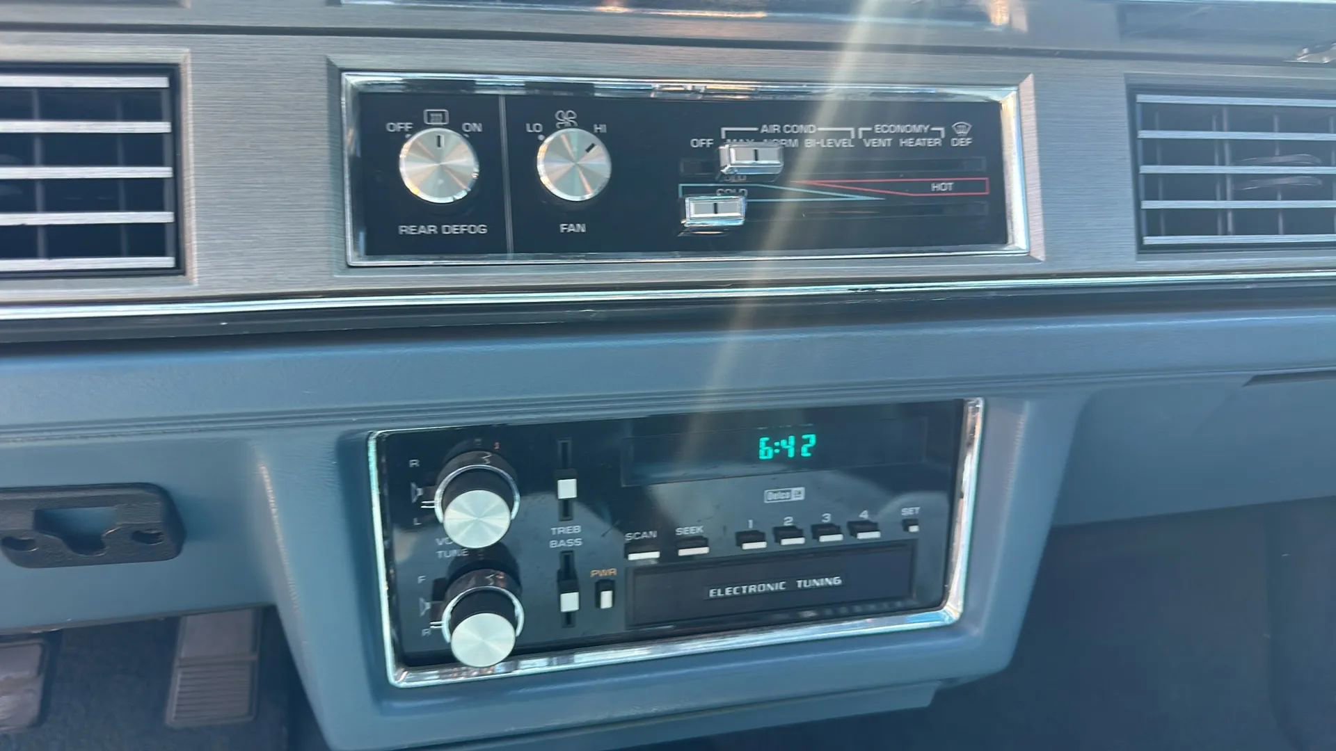 Used 1990 Oldsmobile 88 Royale Brougham image 28