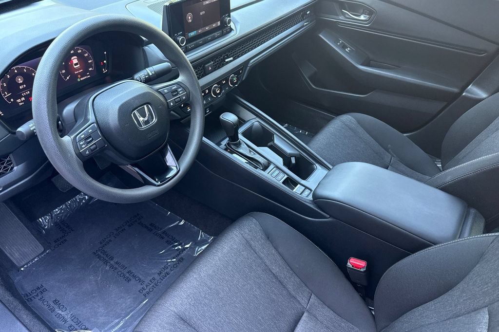 Certified 2025 Honda Accord SE image 3