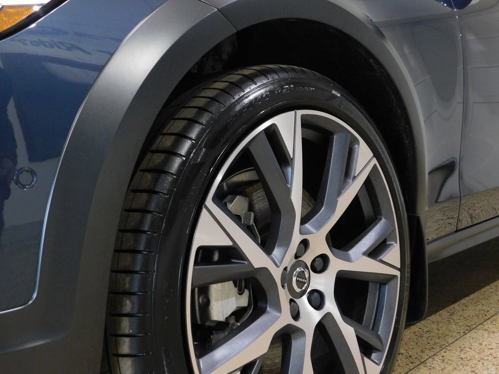 Used 2026 Volvo V90 B6 Cross Country Ultra image 24