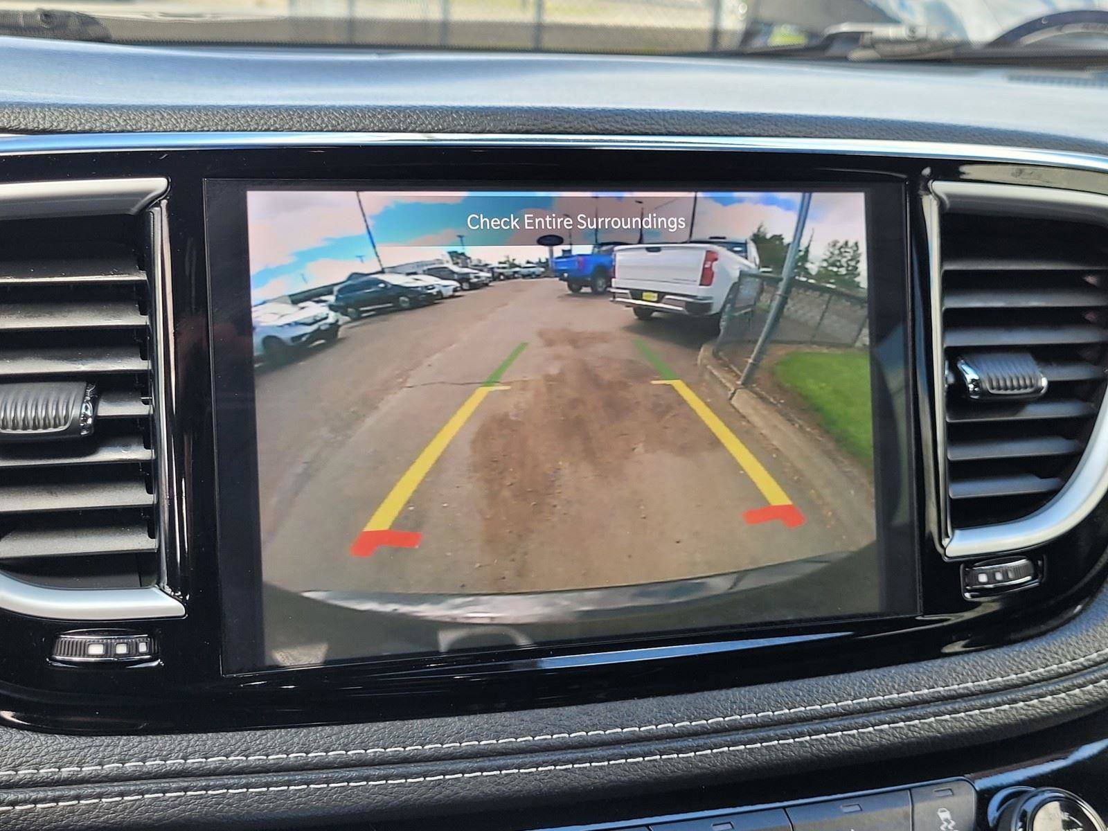 Used 2025 Chrysler Pacifica Limited image 15