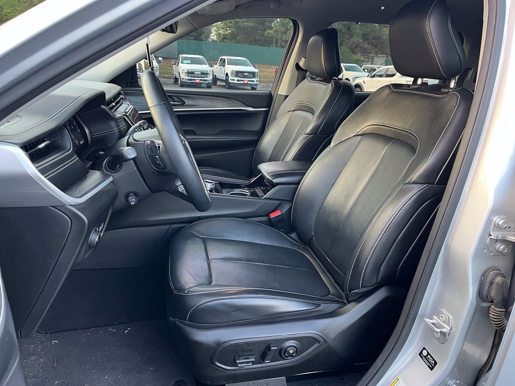 Used 2022 Jeep Grand Cherokee L Limited w/ Luxury Tech Group II AWD/4WD image 19