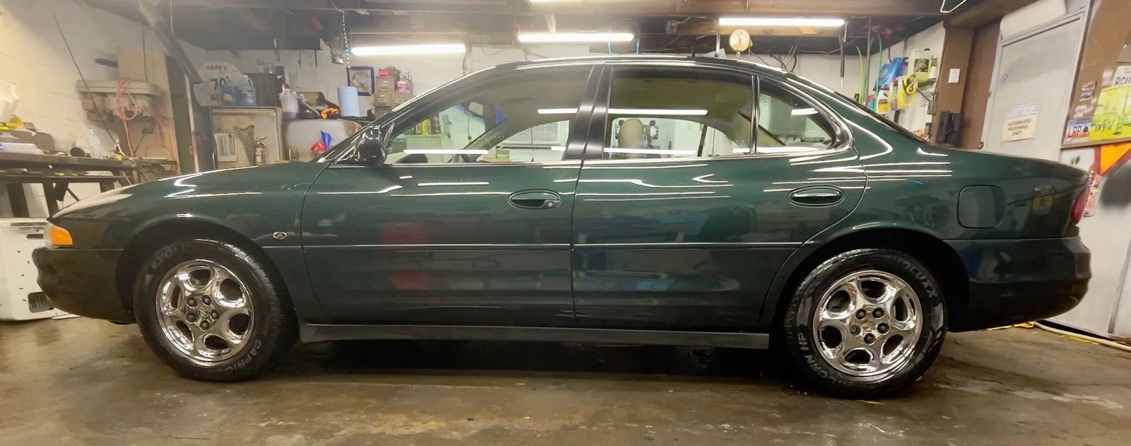 Used 1999 Oldsmobile Intrigue GL image 32