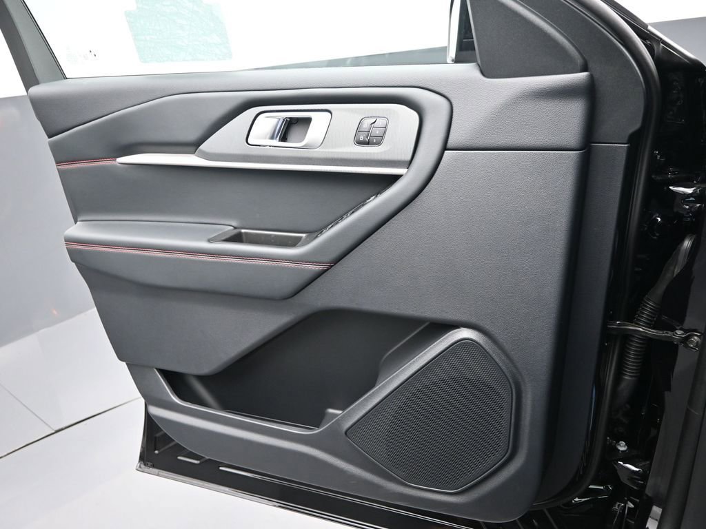 New 2025 Ford Explorer ST-Line w/ Premium Package image 17