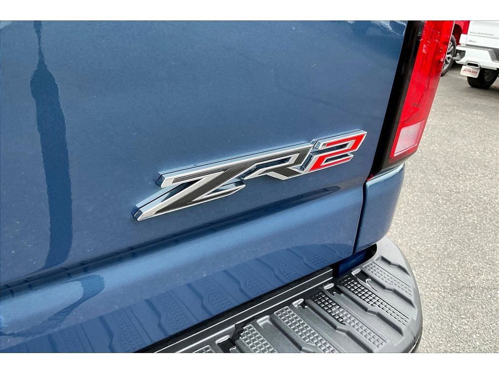 Used 2024 Chevrolet Silverado 2500 ZR2 w/ Technology Package AWD/4WD image 9