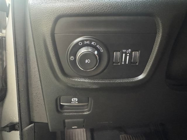 Used 2024 Jeep Grand Cherokee L Limited w/ Luxury Tech Group II AWD/4WD image 30