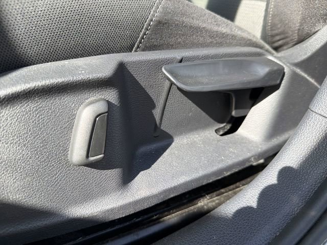 Used 2019 Volkswagen Golf S image 12