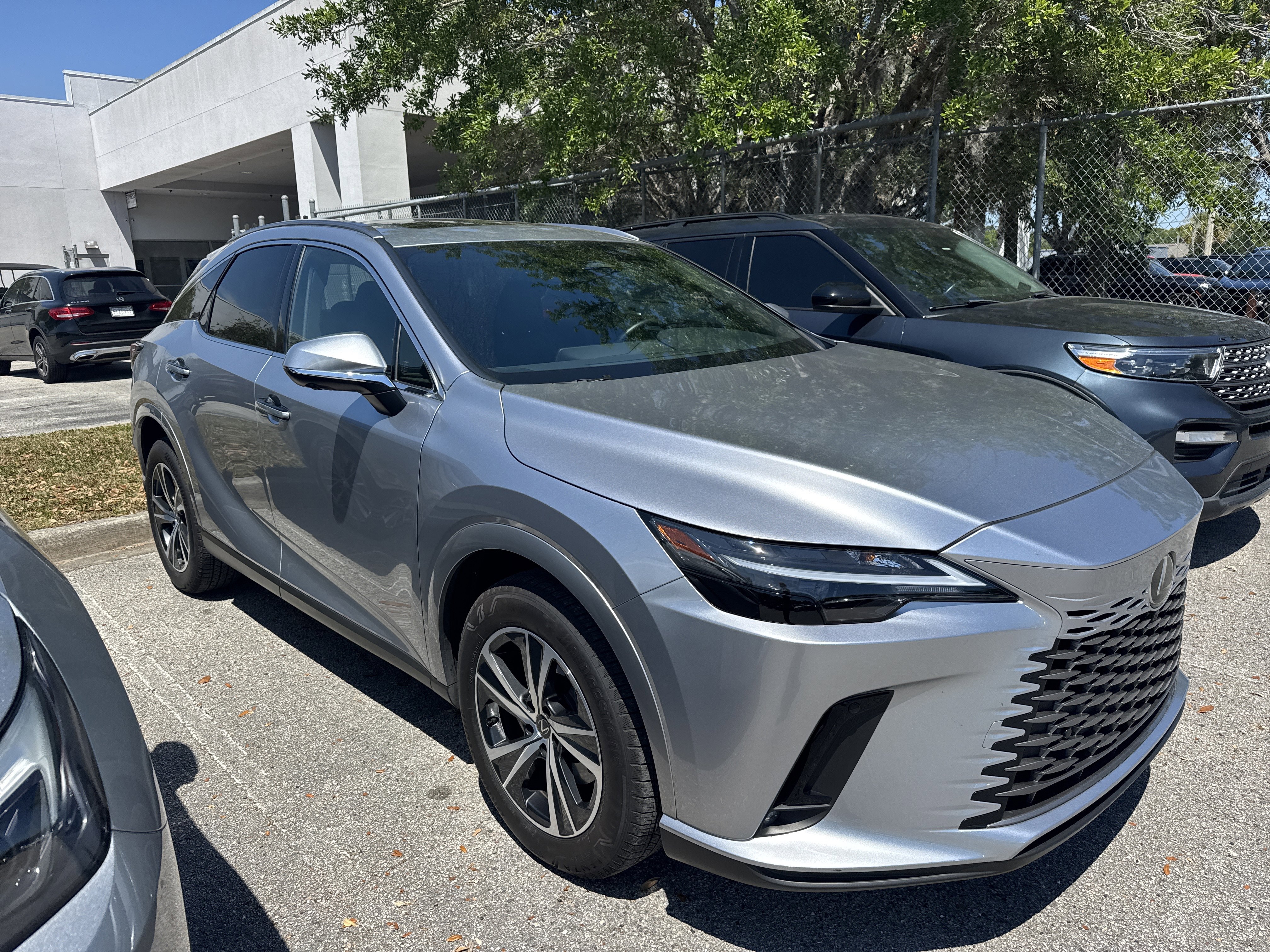 Used 2025 Lexus RX 350 Premium w/ Accessory Package (Z1) image 2