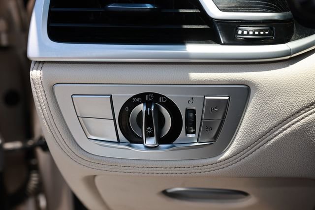 Used 2022 BMW 740i w/ Luxury Rear Seating Package RWD image 64