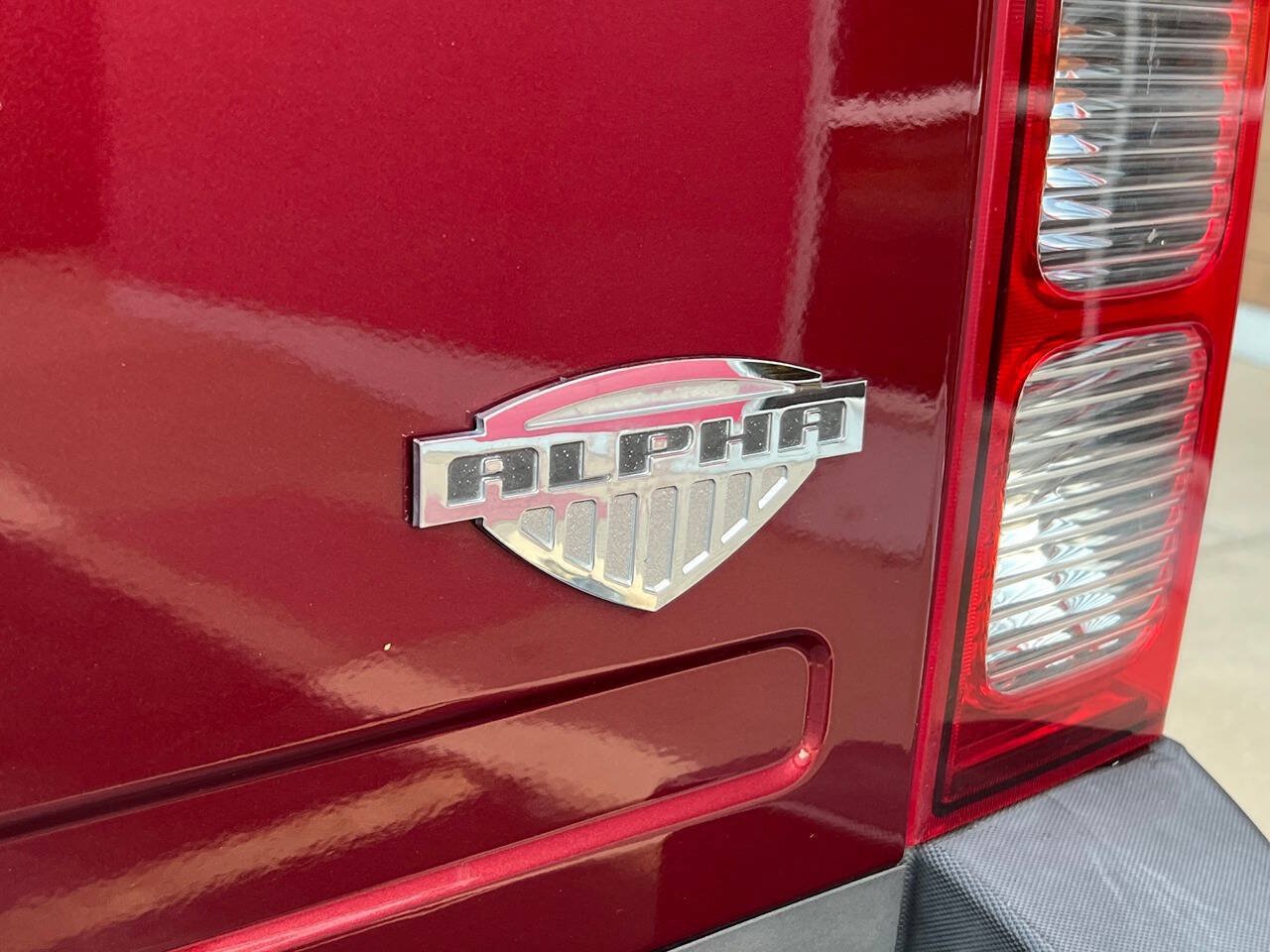 Used 2009 HUMMER H3T Alpha AWD/4WD image 4