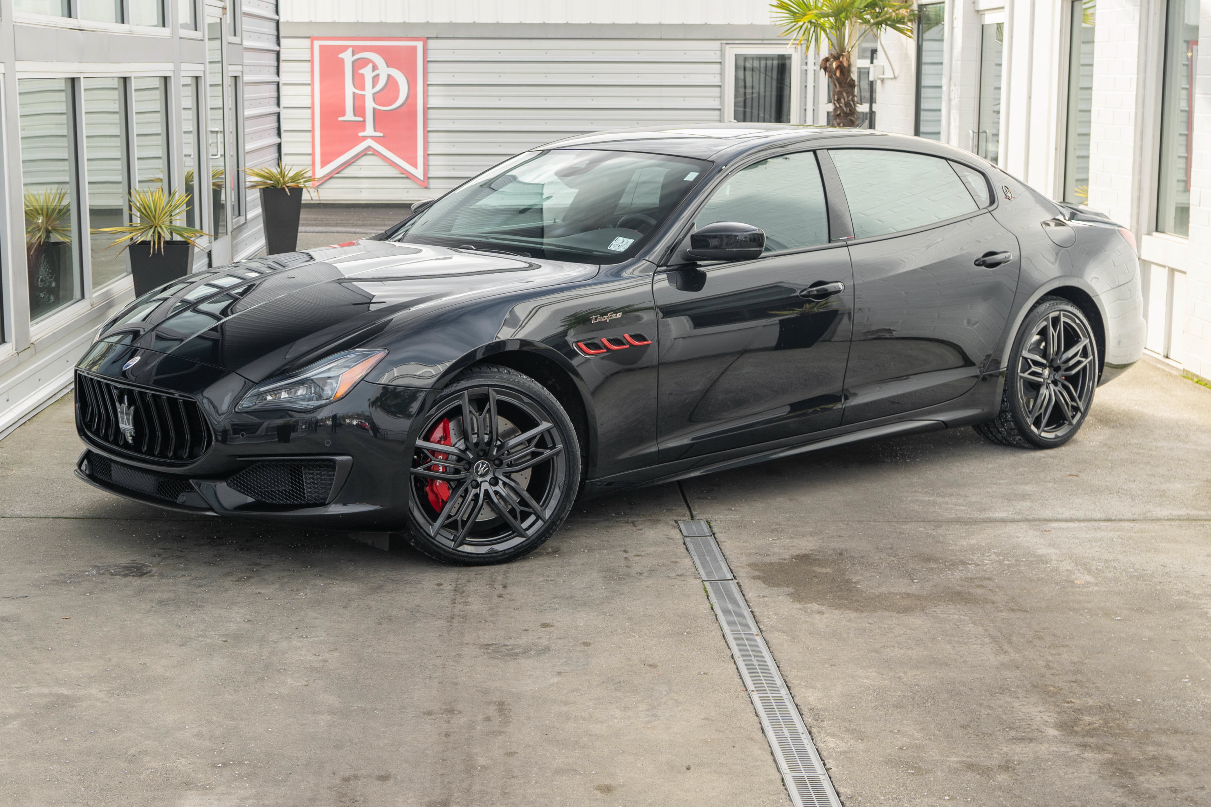 Used 2021 Maserati Quattroporte Trofeo RWD image 2