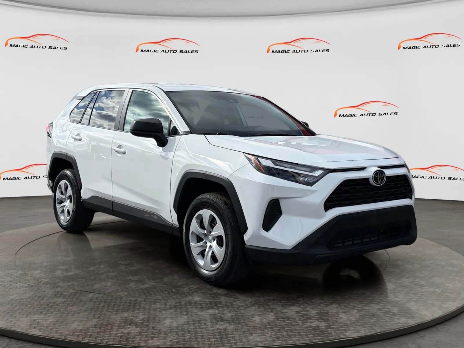 Used 2025 Toyota RAV4 LE image 5