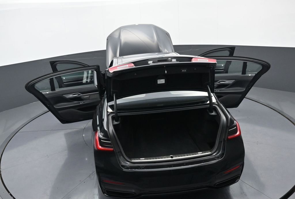 Used 2022 BMW 740i xDrive w/ M Sport Package image 44