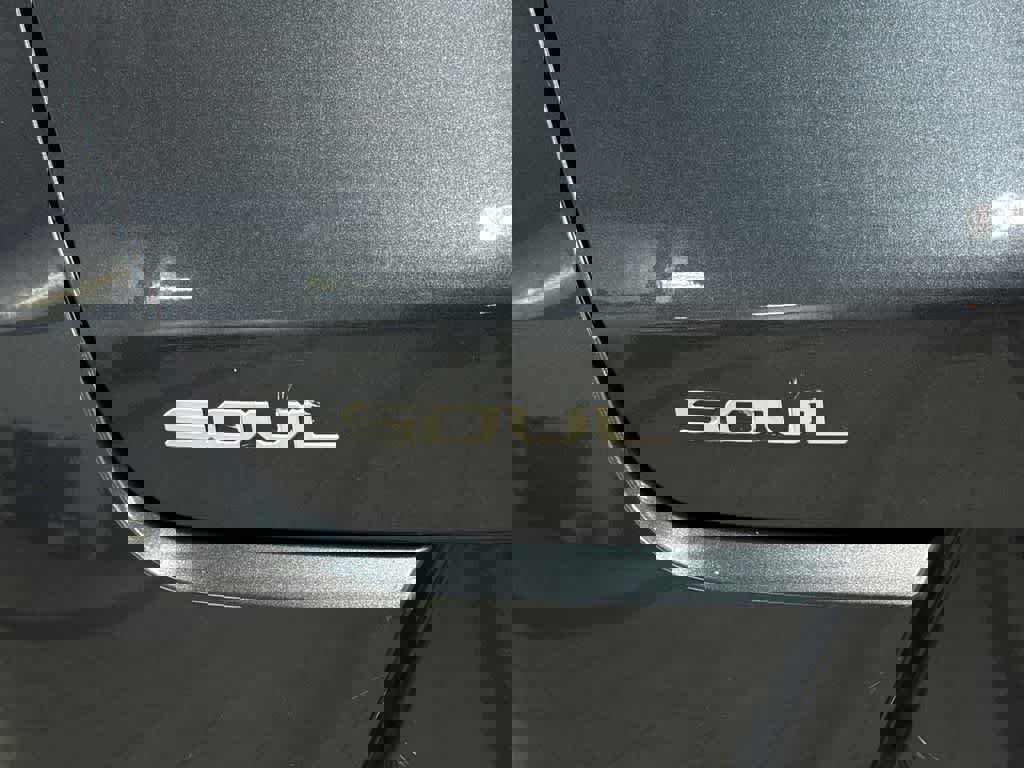 Used 2023 Kia Soul LX w/ LX Technology Package image 24