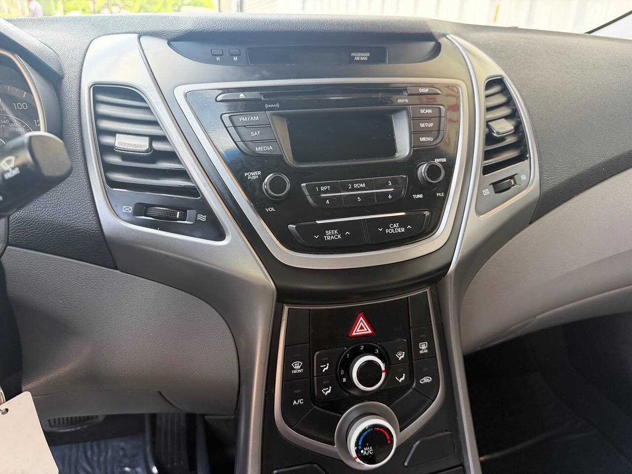 Used 2016 Hyundai Elantra SE image 19