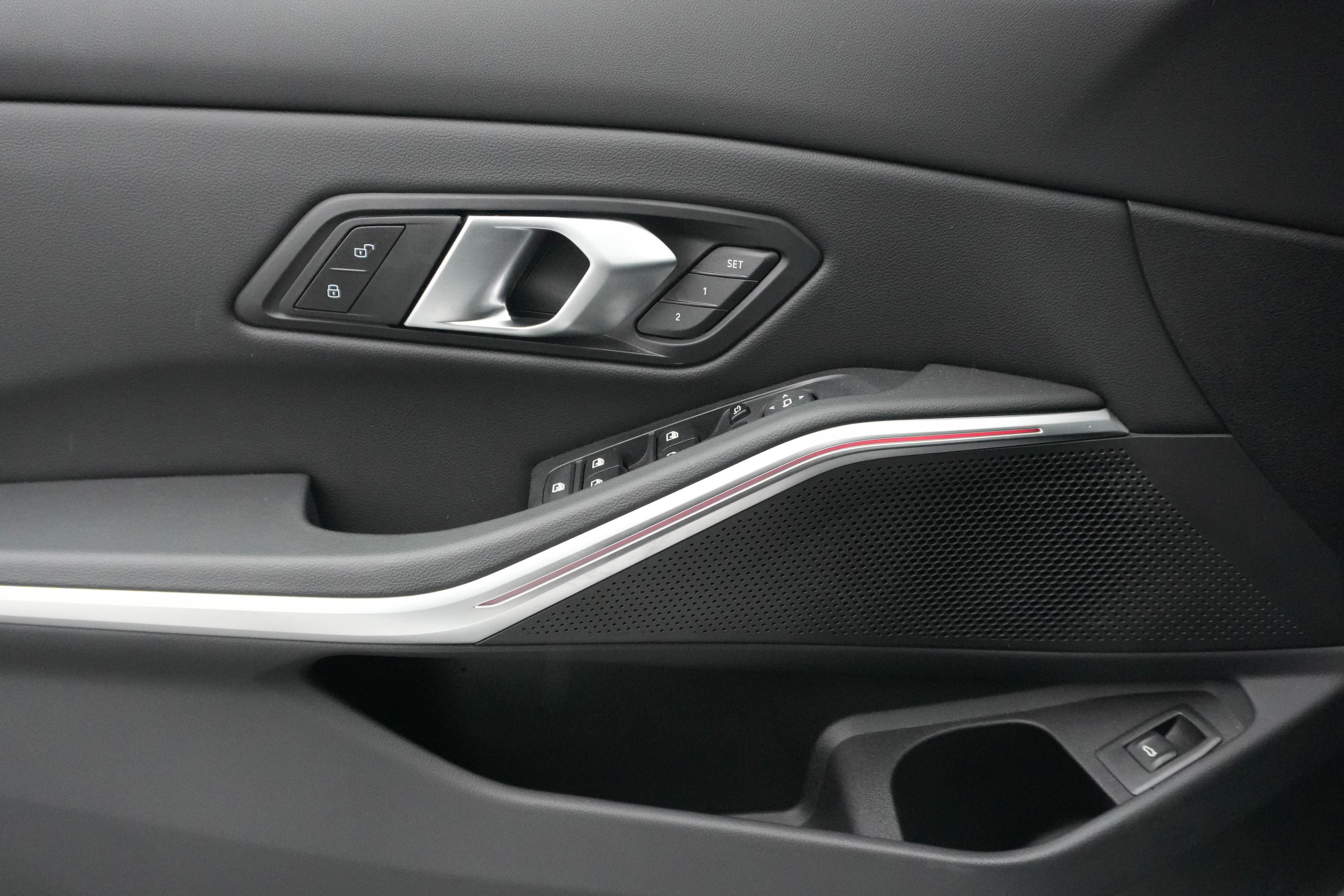 Certified 2025 BMW 330i Sedan image 30