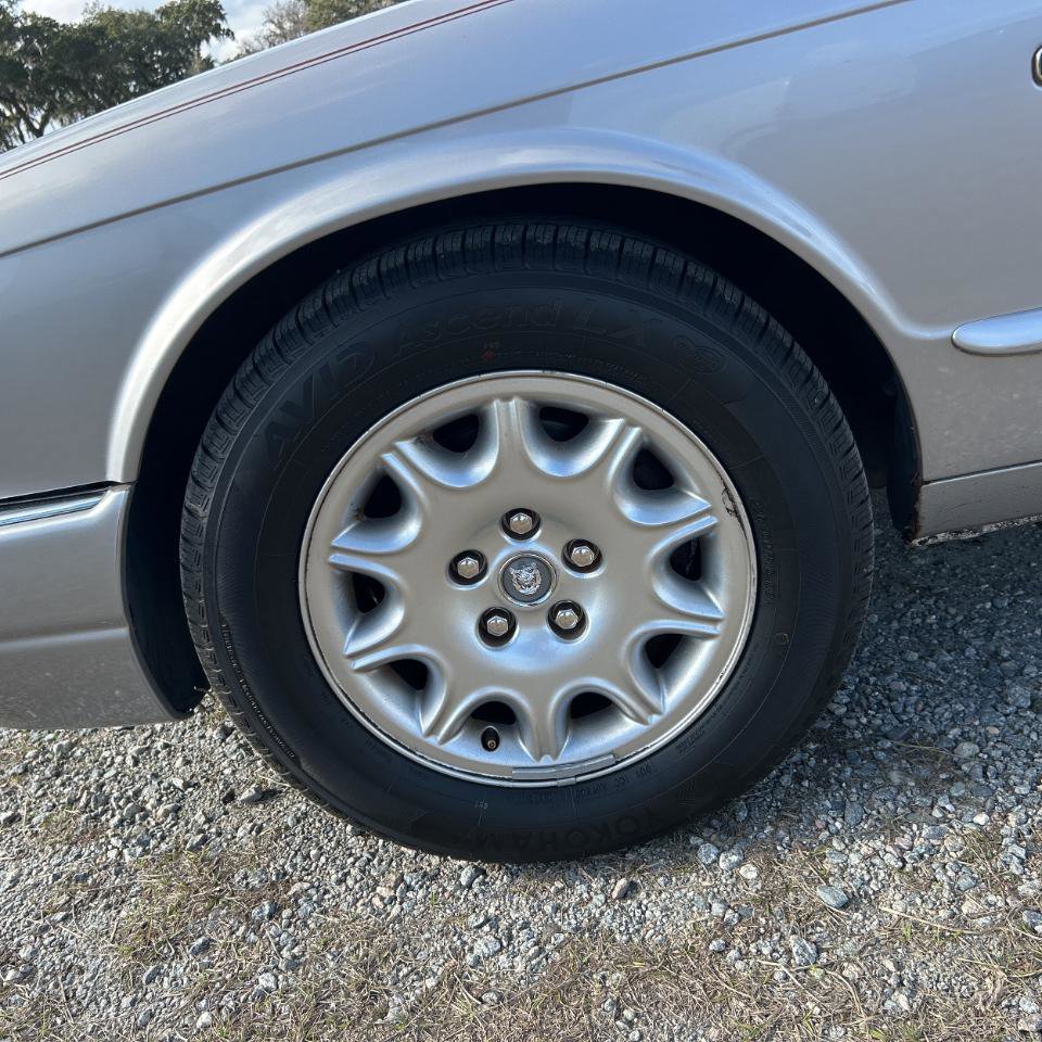 Used 2002 Jaguar XJ8 image 14