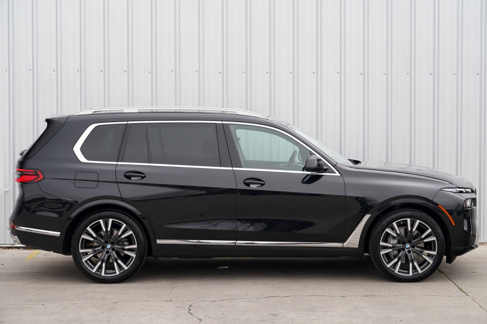 Used 2025 BMW X7 xDrive40i w/ Parking Assistance Package AWD/4WD image 58