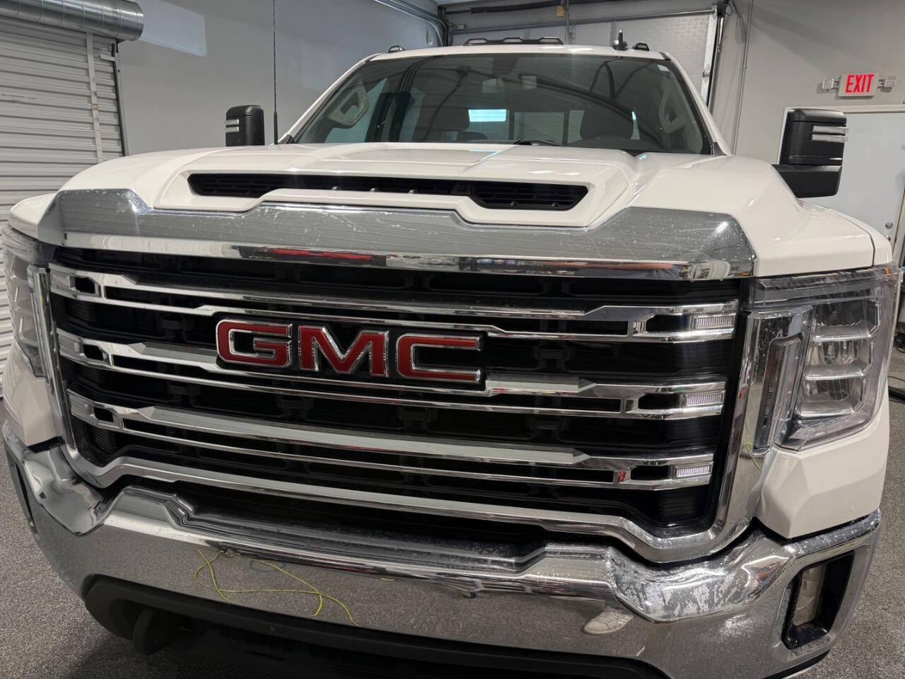 Used 2023 GMC Sierra 2500 SLE w/ Preferred Package AWD/4WD image 2