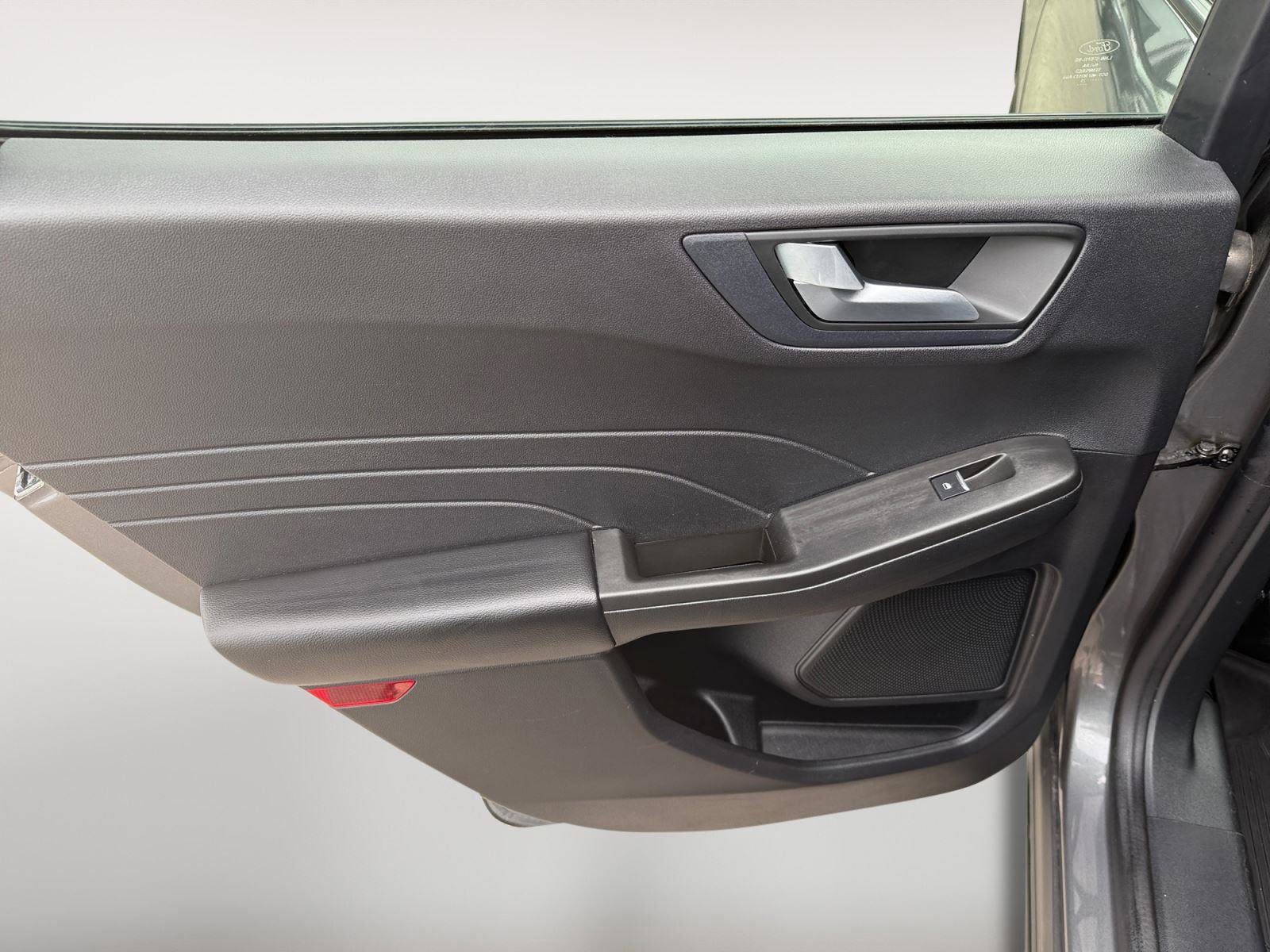 Used 2021 Ford Escape SEL image 18