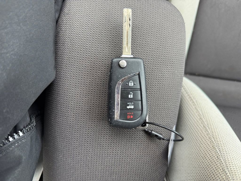 Used 2023 Toyota Corolla LE image 31