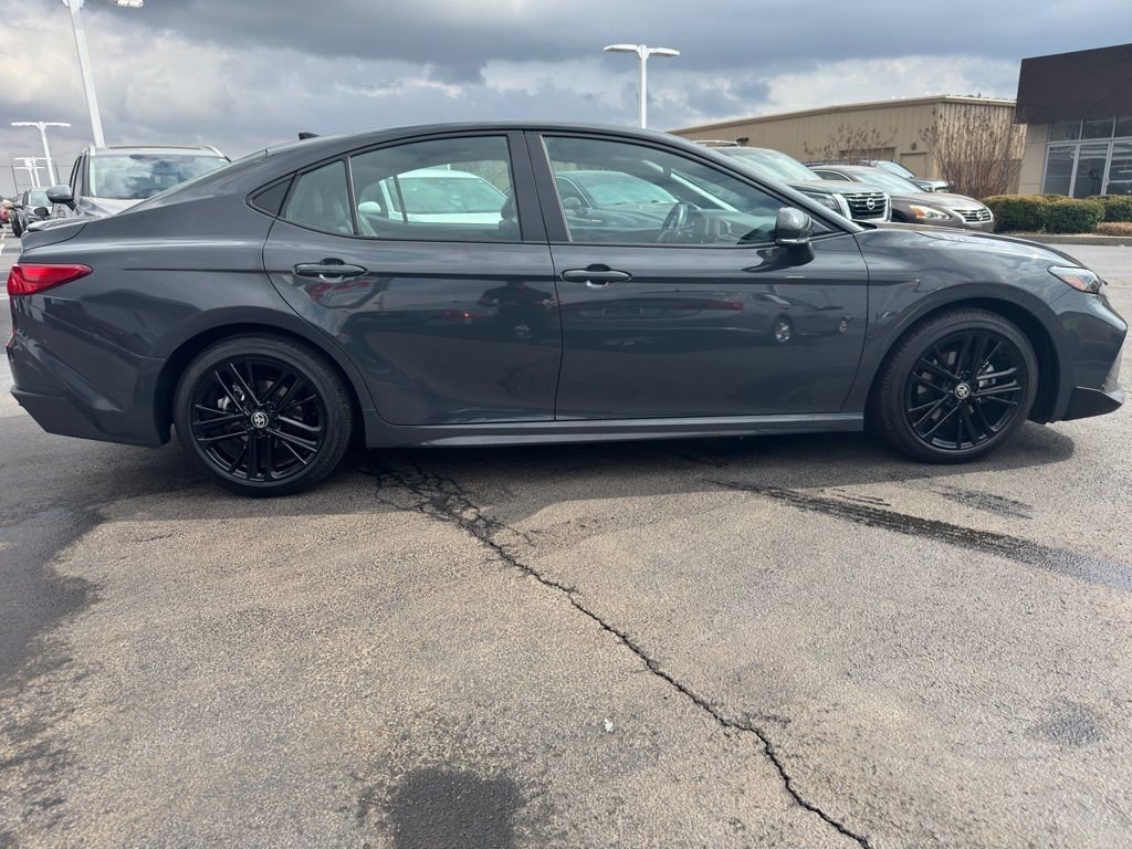 Used 2025 Toyota Camry SE image 5