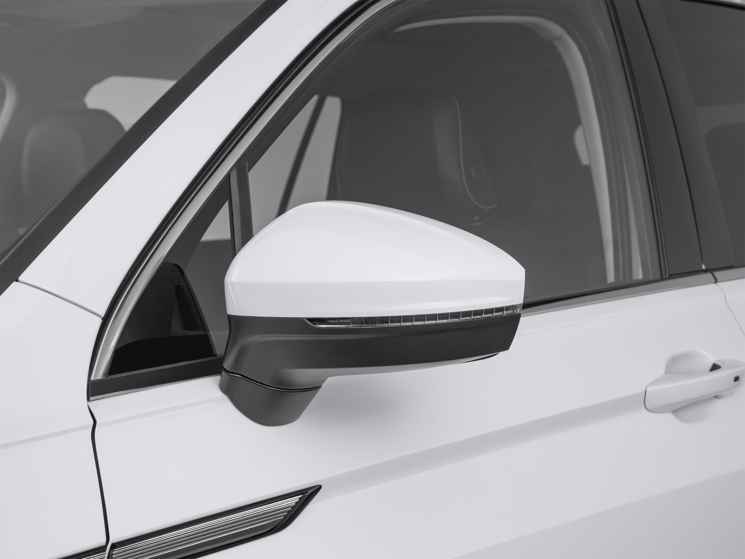 Used 2024 Volkswagen Tiguan SE w/ Panoramic Sunroof Package FWD image 56